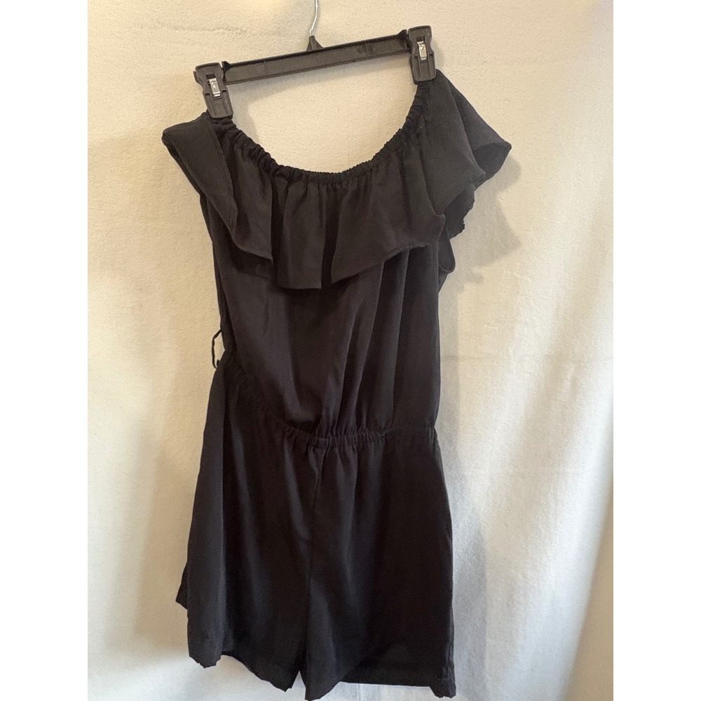 Susie Rose Black Off The Shoulder Ruffle Romper Size L 11/13 EBW0033T